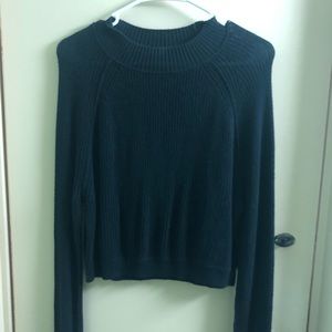 SLIGHT CROP HOLLISTER BLACK SWEATER